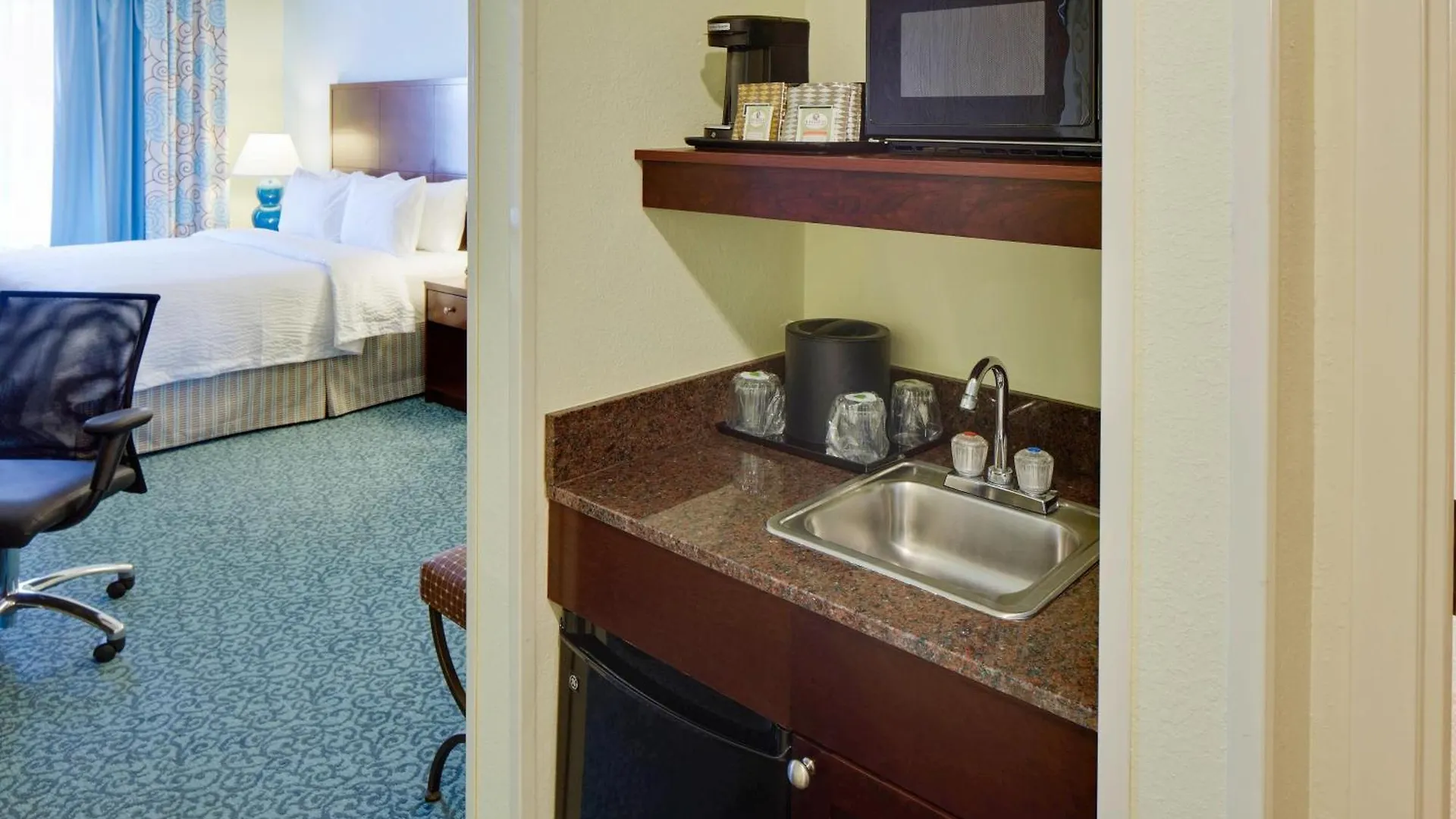 Courtyard By Marriott Sarasota At University Town Center Desoto Lakes